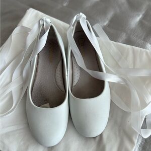 L'Amour White Kids Dress Shoes